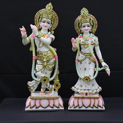 StatueArts artisan finishing a marble idol
